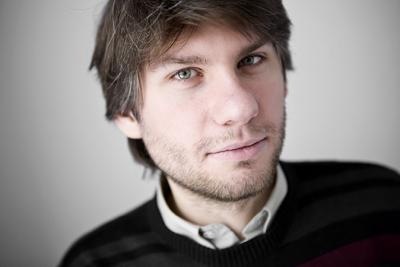 Adrian Sinkowski: Kim jest poeta, jeśli nie jednym ze słów