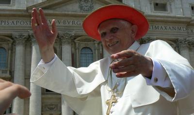 Benedykt XVI: Posługa papieża gwarancją posłuszeństwa Chrystusowi i Jego słowu