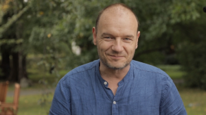 Redbad Klynstra-Komarnicki zaprasza na premierę „Dramatów” Wojciecha Tomczyka