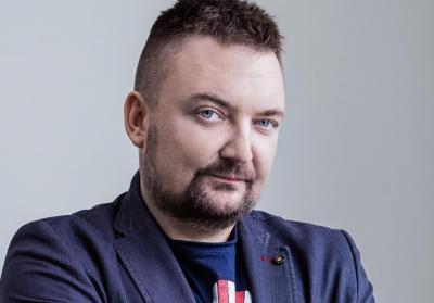 Łukasz Adamski: Powinniśmy nauczyć się śmiać z samych siebie