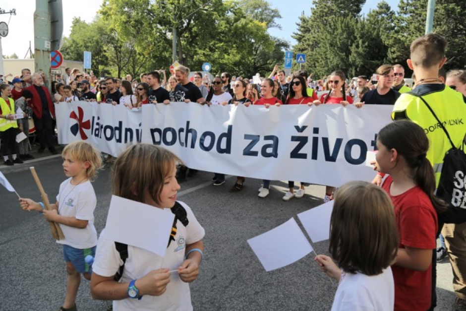 Tysiące Słowaków i Niemców wyszło na ulice w obronie życia