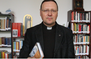 Ks. Jacek Grzybowski zachęca do wsparcia zbiórki na książkę „Platon i dialog sokratyczny” Charlesa Kahna