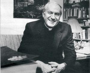 Maria Wilczek: Ksiądz Janusz St. Pasierb wskazujący na piękno