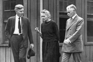 Maria Skłodowska-Curie – ikona czasu emancypantek. Rozmowa z Eweliną Marią Kostrzewską