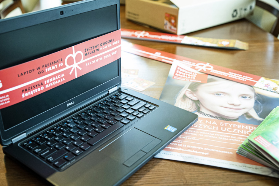 100 laptopów dla uczniów z niezamożnych rodzin od firmy IG w ramach walki ze skutkami COVID-19
