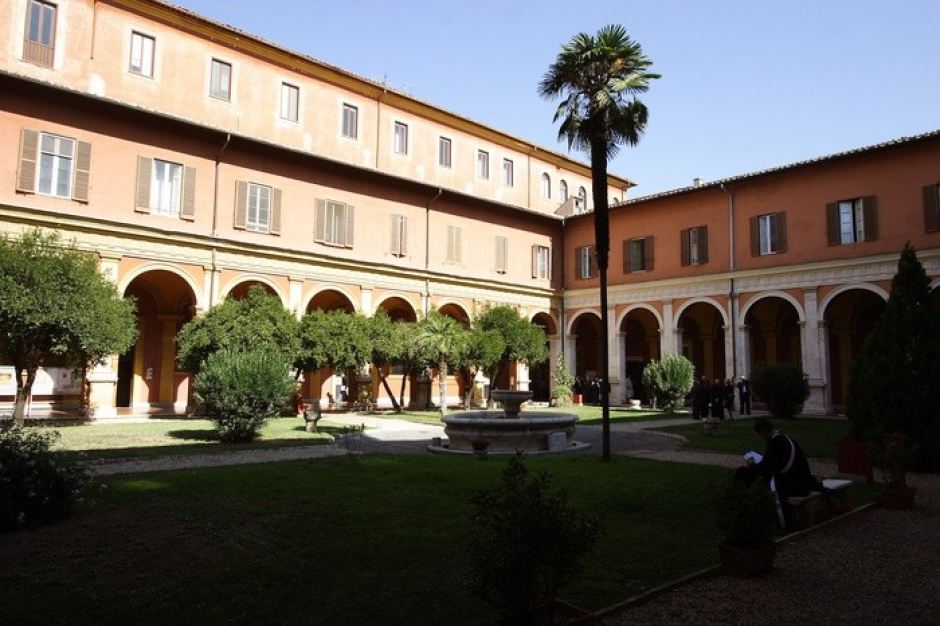 Ruszyły „JP2 Studies” na Angelicum. Na początek wykład Lorda Alderdice’a i wystawa wyjątkowych zdjęć Adama Bujaka