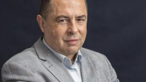 Agnieszka Tarnowska: Komu jest do śmiechu? O „Lwie i komediantach” Bronisława Wildsteina