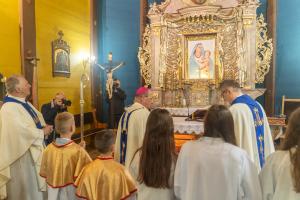 [RELACJA + GALERIA] Odsłonięcie obrazu Matki Bożej z Dzieciątkiem Jezus Beaty Stankiewicz w Parlinie