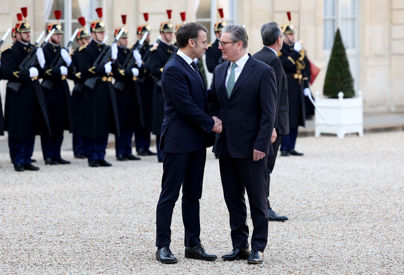lukasz-maslanka-w-polityce-zagranicznej-francja-powoli-odzwyczaja-sie