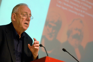 Kamil Aksiuto: Alasdair MacIntyre – wyzwanie radykalnego myślenia