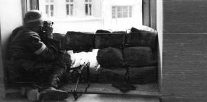 Leszek Moczulski: Stalin wolał poczekać, aż Niemcy „wyczyszczą” zaplecze frontu
